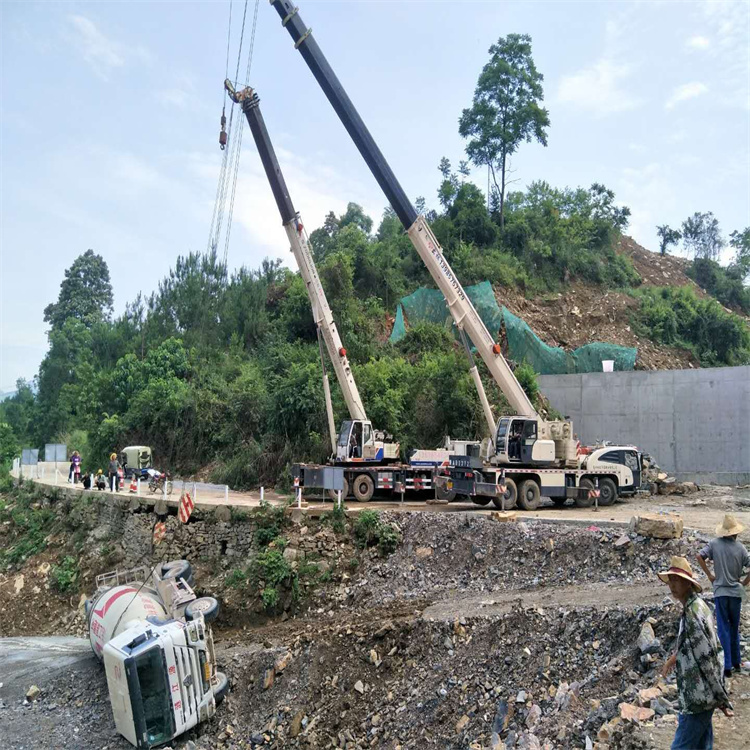 南沙汽车掉沟里叫吊车救援要多少钱